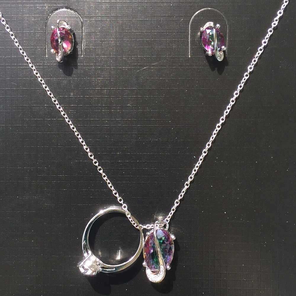 ⬇️ $65 New elegant Rainbow 🌈 Sapphire gemstone 💎 - Picture 2 of 8